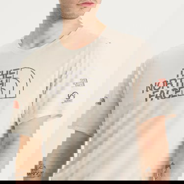 Tričko The North Face Summit Series High Trail Graphic T-Shirt, Size Small Béžová | NF0A8FB42E8, 5