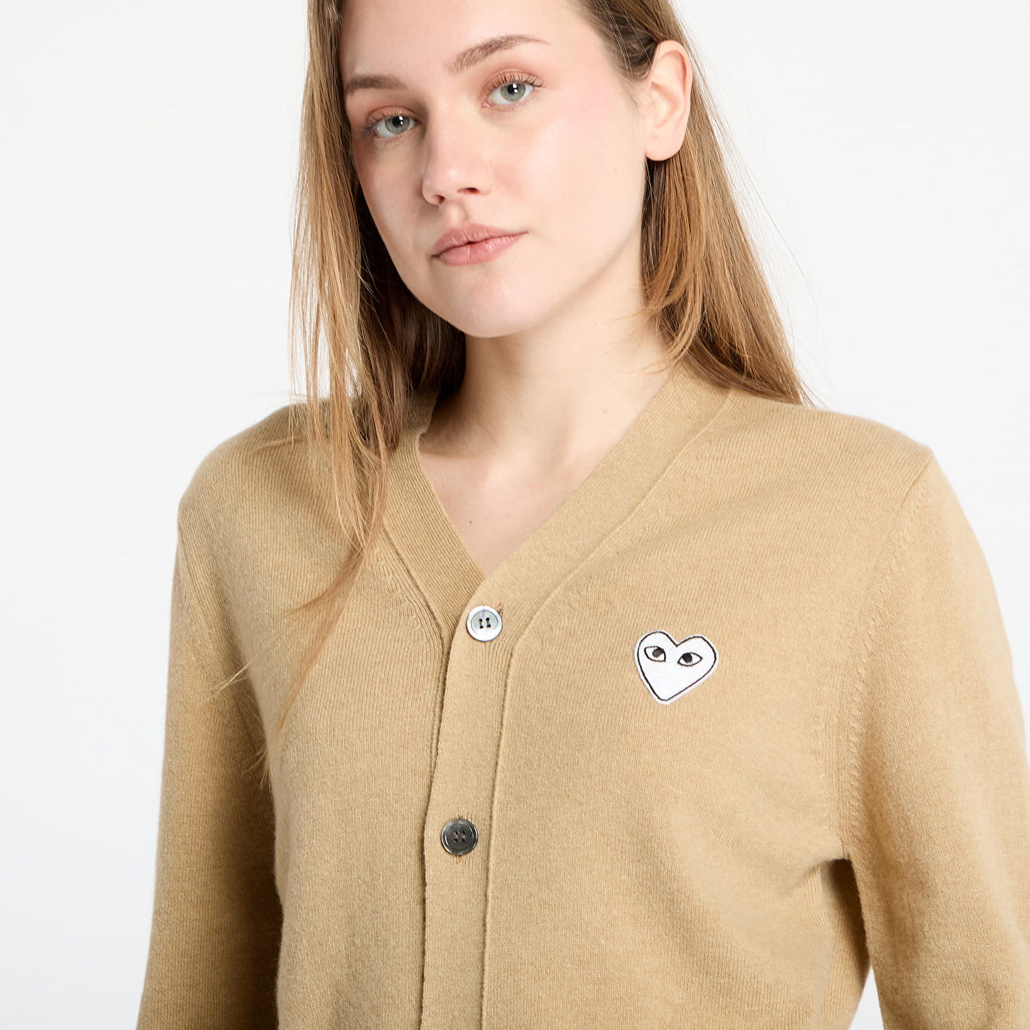 Sveter Comme des Garçons Play White Emblem V-Neck Cardigan Béžová | AX-N066 LIGHT CAMEL, 1