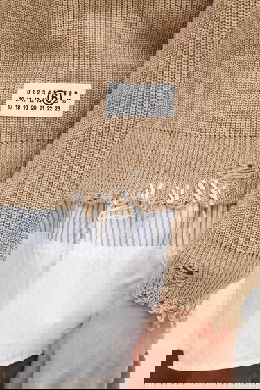 Sveter Maison Margiela Distressed Ribbed Cotton V-Neck Cardigan Béžová | SH0HP0008, 3