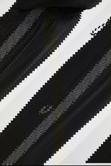 Tepláky Fred Perry Track Pants with Side Stripe and Embroidered Laurel Wreath Čierna | T1301, 3