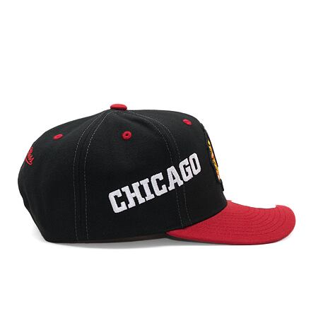 Šiltovka Mitchell & Ness Overbite Pro Snapback Chicago Blackhawks Black Čierna | HHSS7311-CBHYYPPPBLCK, 1