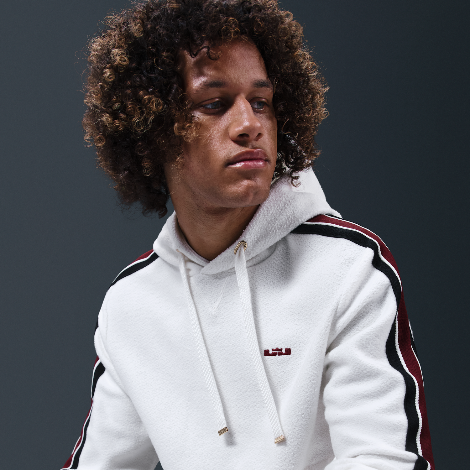 Mikina Nike LeBron Standard Issue Therma-FIT Pullover Basketball Hoodie, Polyester/Cotton Biela | HV3403-133, 1