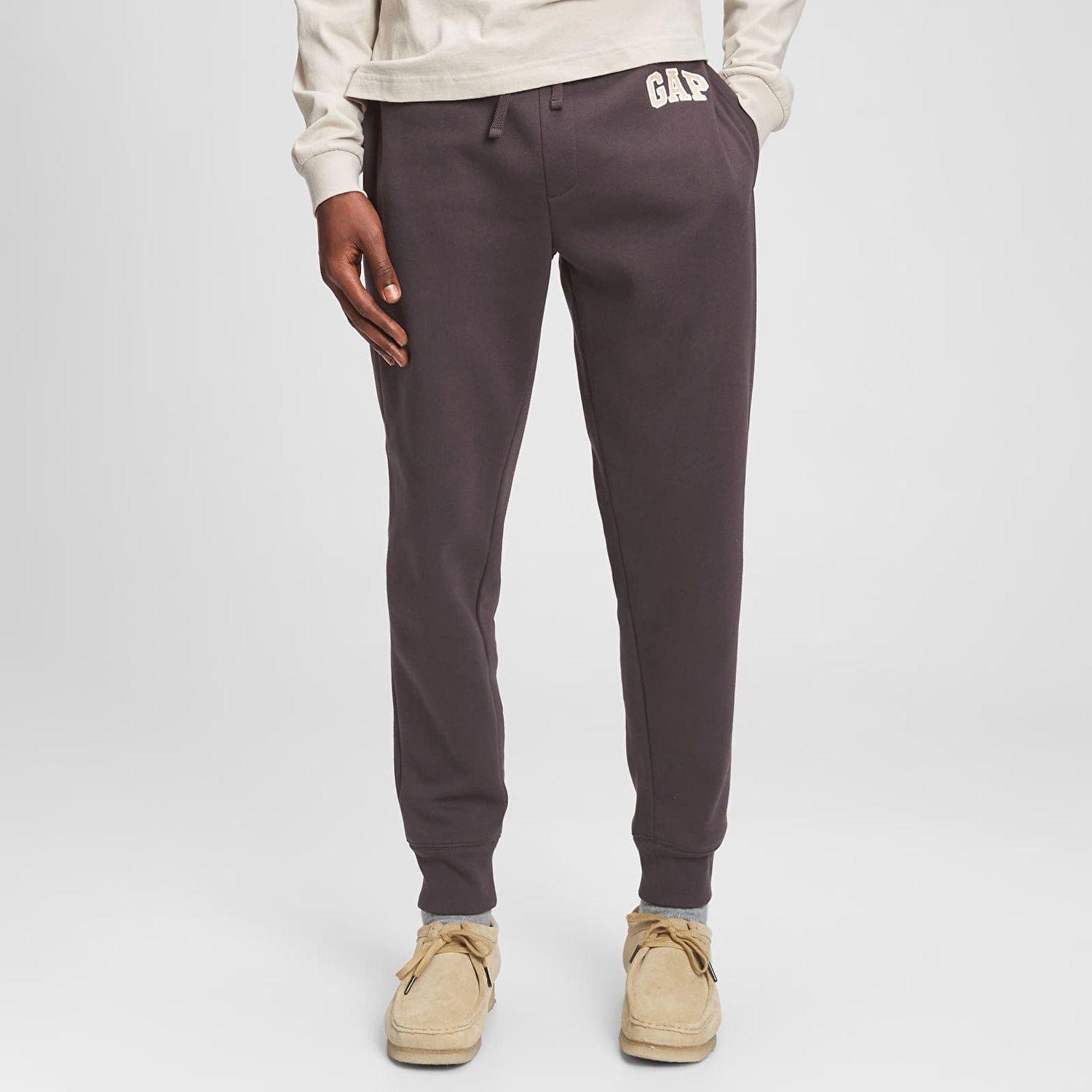 Nohavice a džínsy GAP Logo Jogger Turkish Coffee XS Čierna | 804257-08, 1
