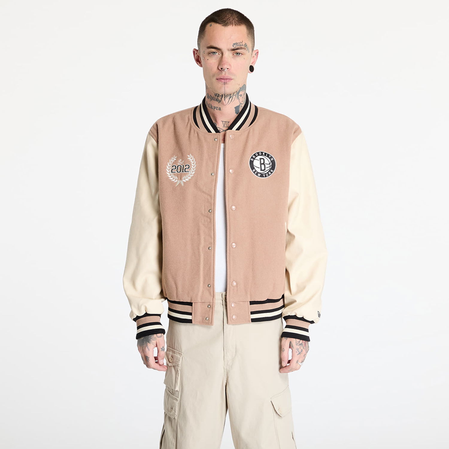 Bomber bunda New Era Lifestyle Beige Varsity Jacket Béžová | 60574502, 0