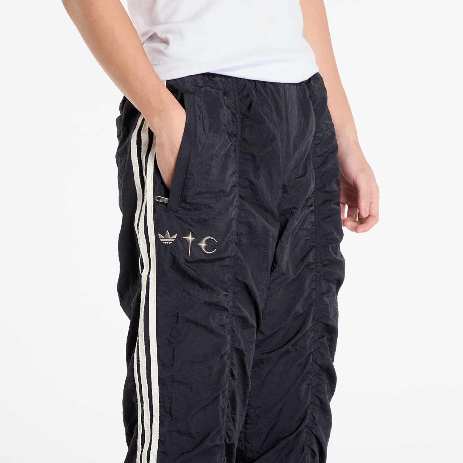 Nohavice adidas Originals Thug Club Woven Ruched Side Stripe Tracksuit Bottoms Čierna | KC2206, 1