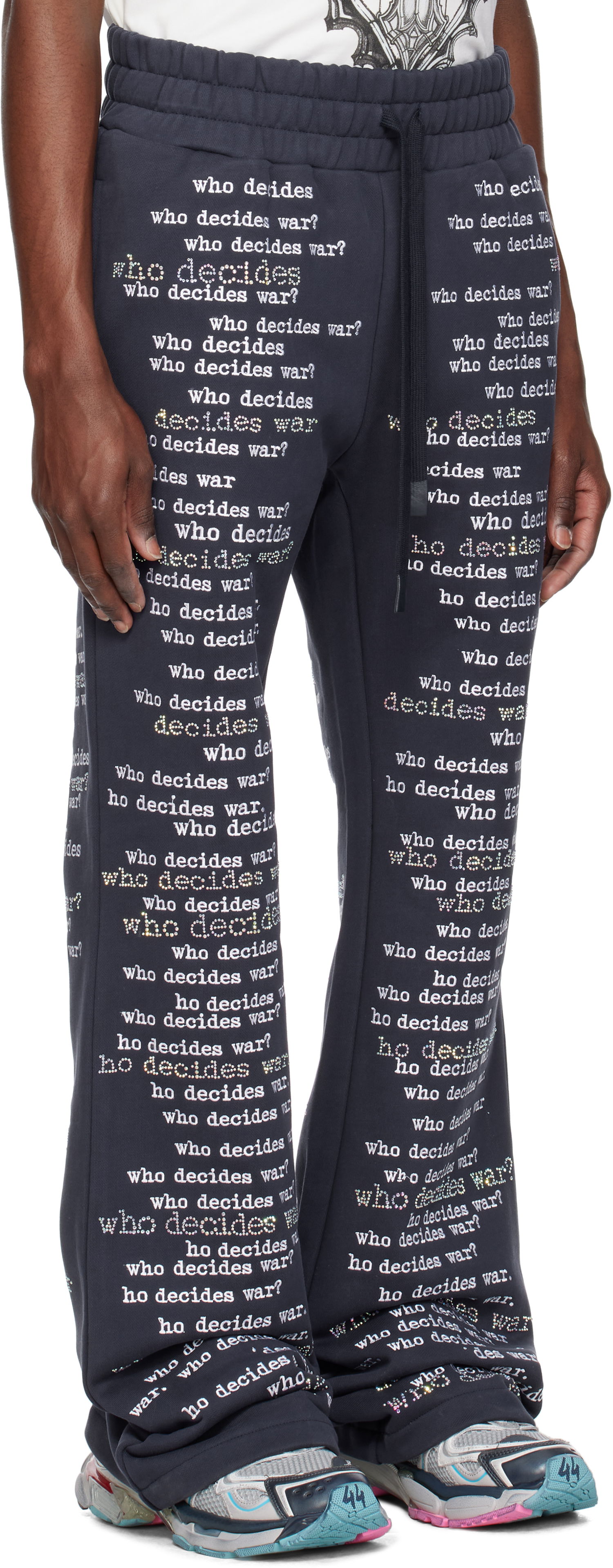 Tepláky Who Decides War 'WDW' Scripture Sweatpants Navy | 1121150010SS25, 1