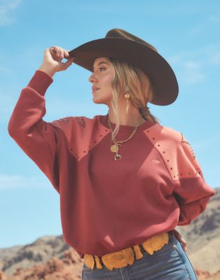 Mikina Wrangler Wrangler x Lainey Wilson Women's Studded Western Crew Sweatshirt Červená | 112373755:XS, 0