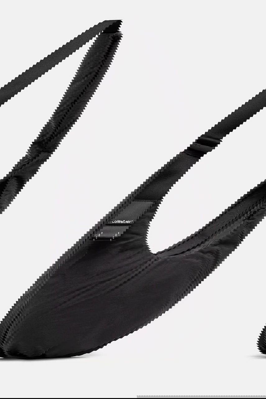 Taška cez rameno côte&ciel Padded Sling Bag Hyco S Čierna | 29208.119, 1
