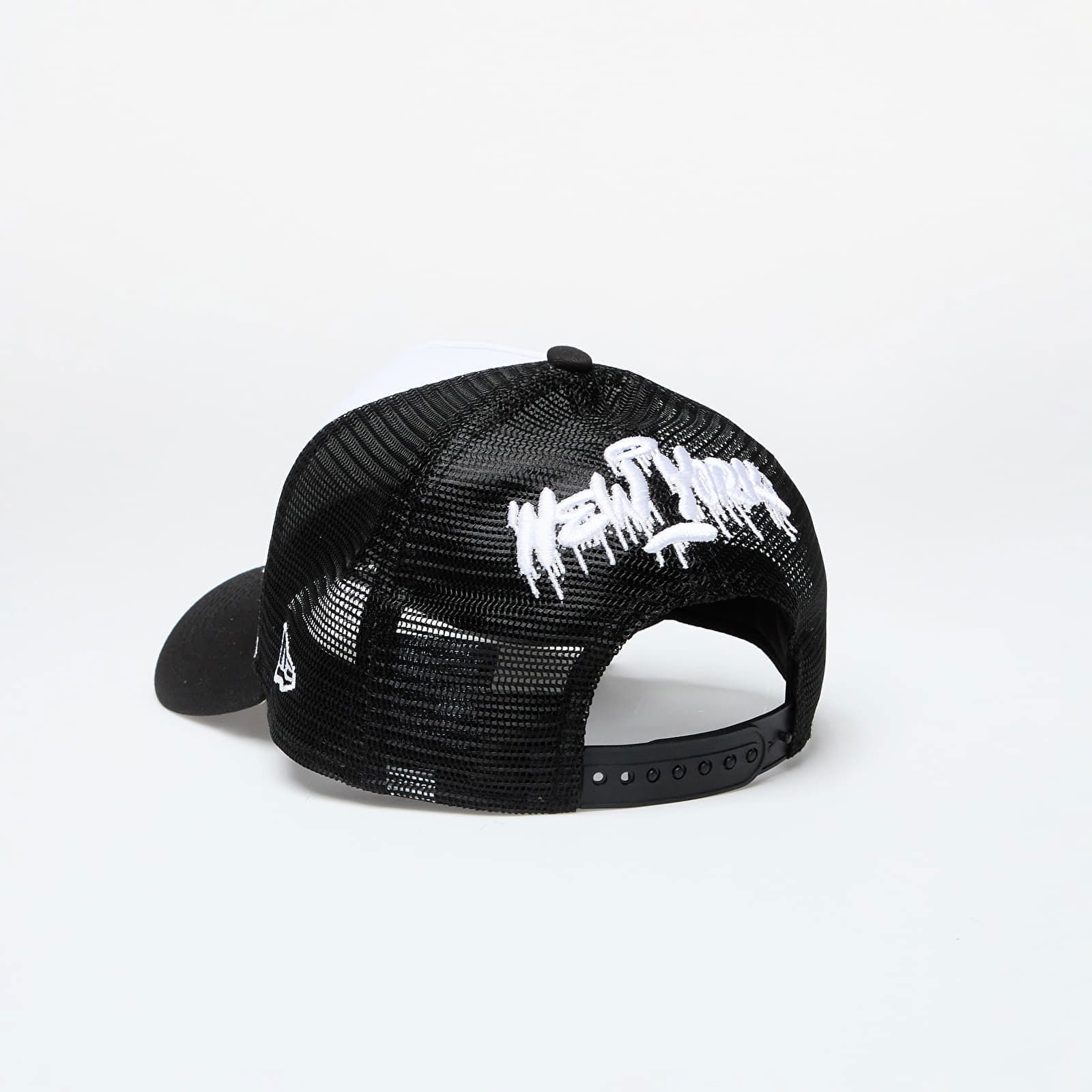 9Forty Hot Dog$ Trucker Black/ White