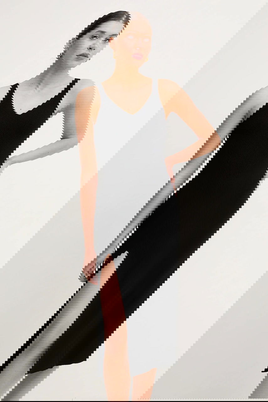 Šaty Lacoste Lacoste Midi Knit Dress with V-Neck and Slit Čierna | EF9270, 0