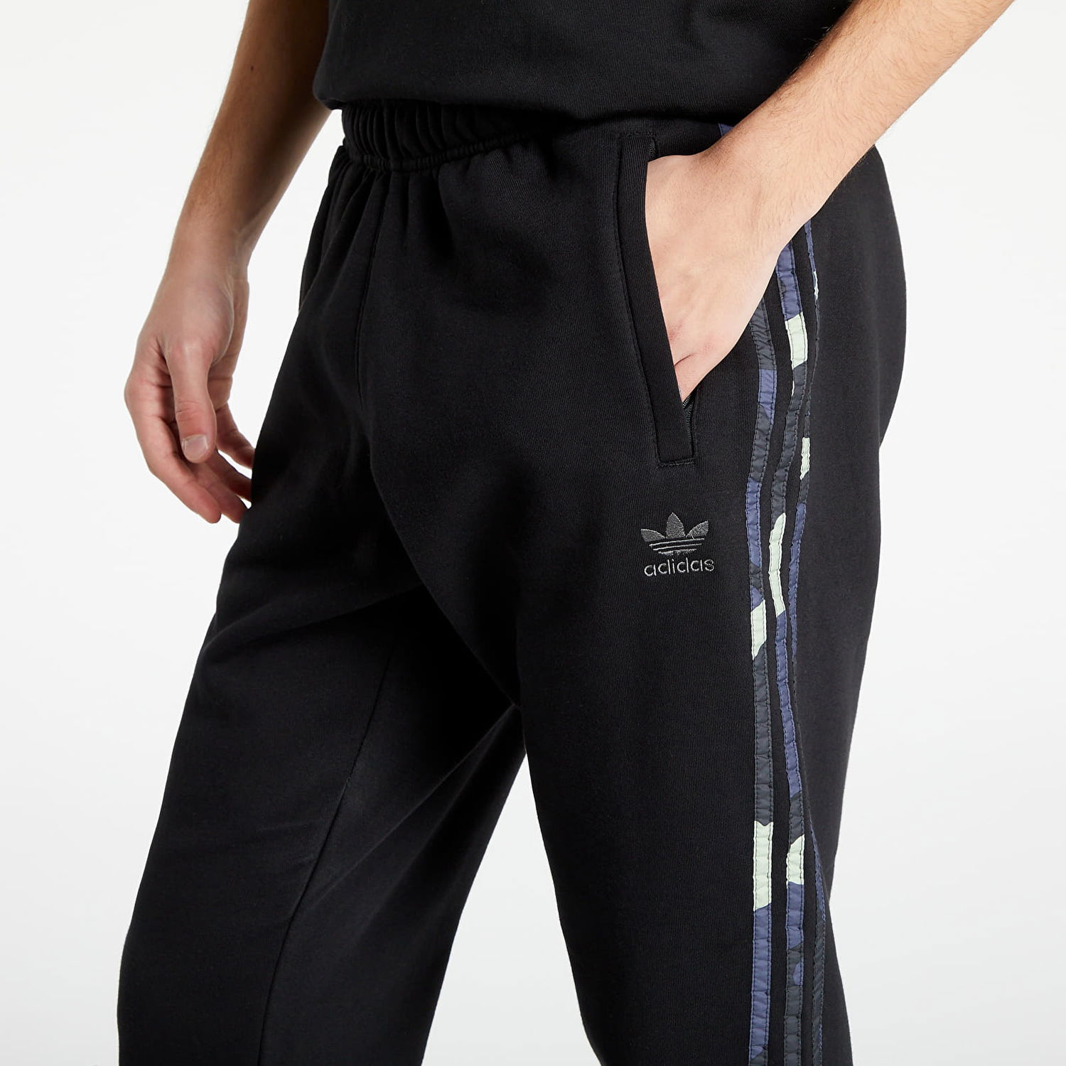 Tepláky adidas Originals Camo Pants Čierna | HF4878, 1