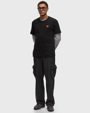 Tričko Comme des Garçons Black Short Sleeve T-Shirt With Red Emblem Čierna | AX-T108-051-BLACK, 1