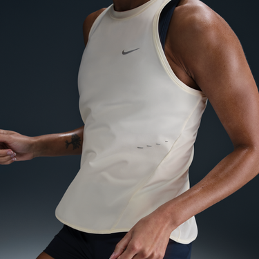 Tielko Nike Swift Dri-FIT Running Tank Top Biela | HQ0620-133, 2