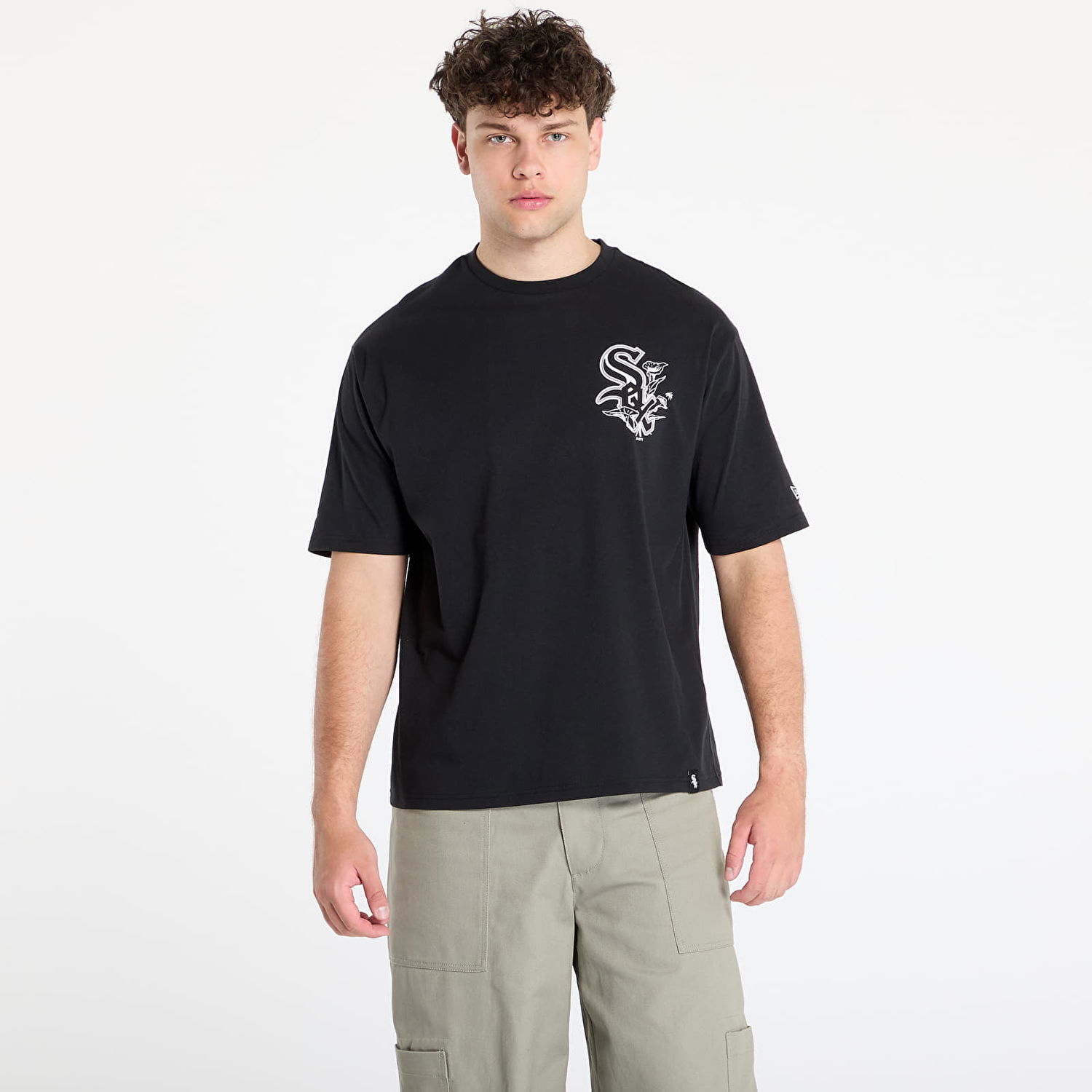 Tričko New Era New Era Chicago White Sox Floral Graphic Oversized Tee Čierna | 60667723, 0