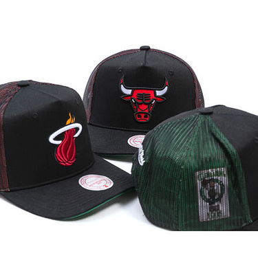 Šiltovka Mitchell & Ness Mitchell & Ness NBA Tremor Trucker Snapback Chicago Bulls Čierna | HT11505-CBUBLCK, 4