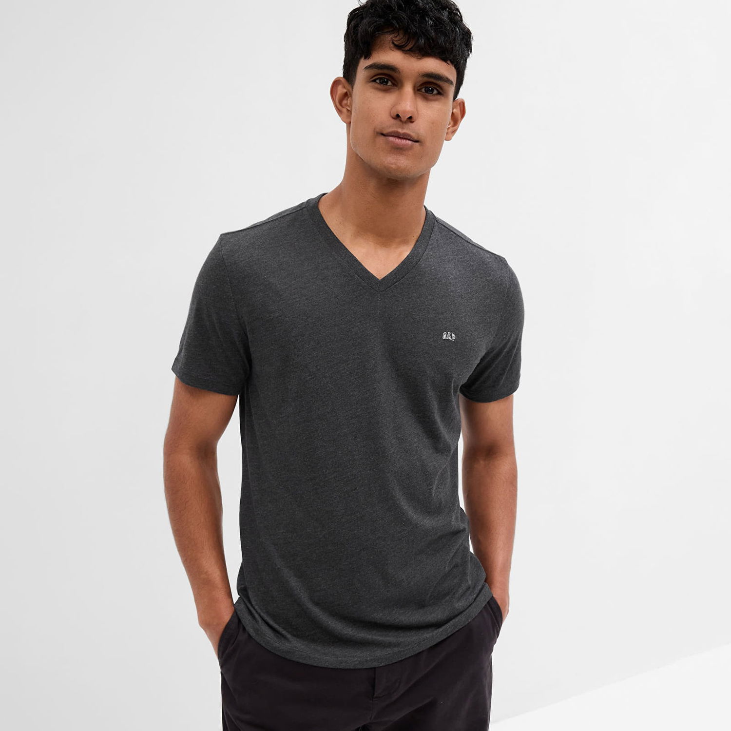 Tričko GAP Micro Logo Vee Neck Tee Charcoal Grey Šedá | 753771-01, 0