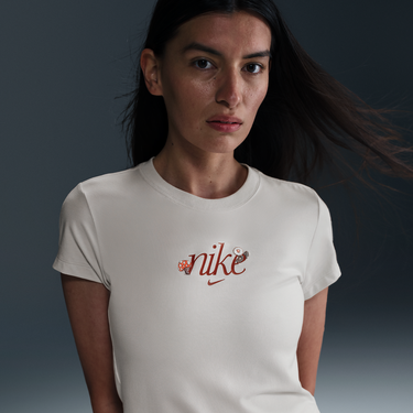 Tričko Nike Nike Sportswear Chill Knit Slim Fit Graphic T-Shirt Biela | HF9722-104, 0