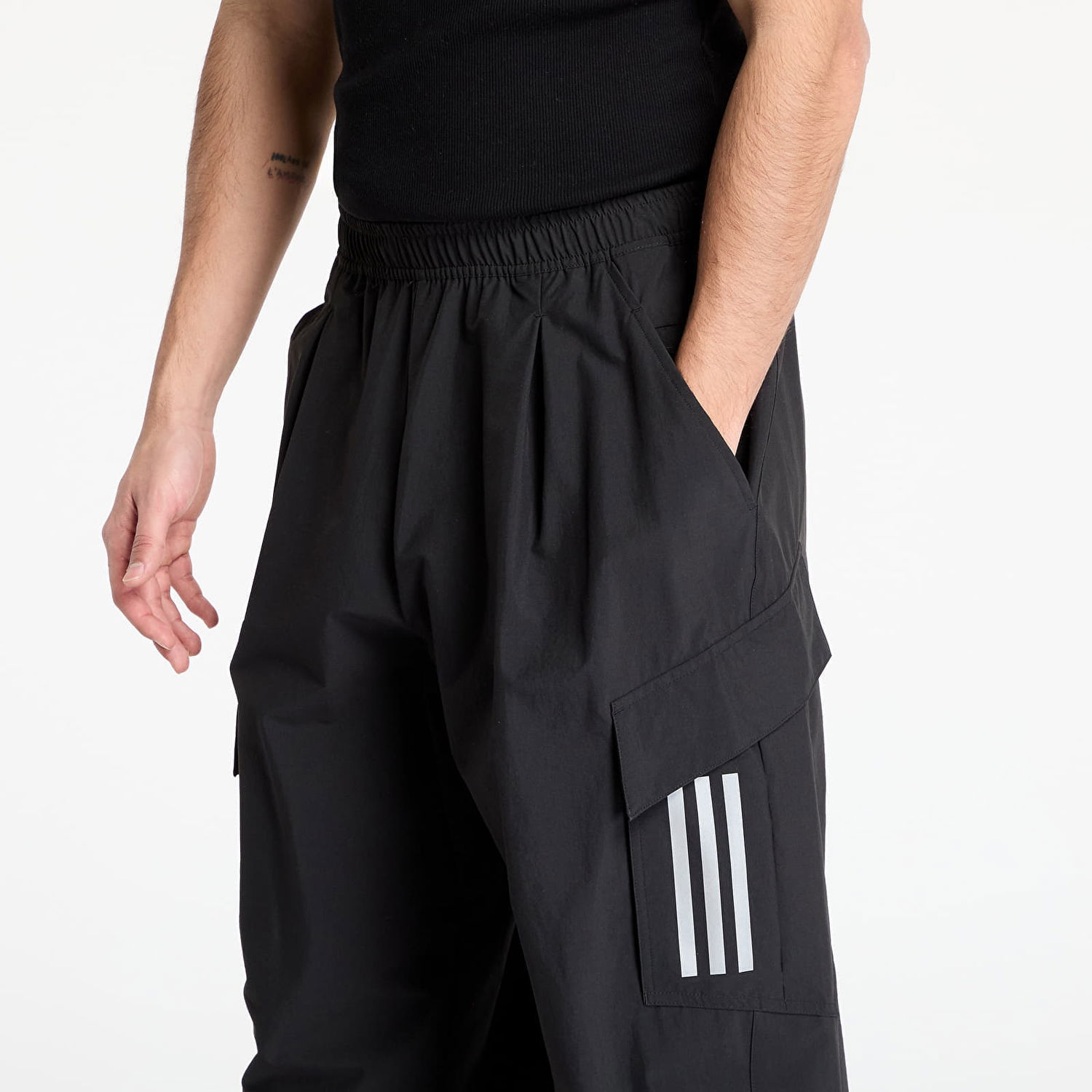 Cargo nohavice adidas Performance Mercedes - AMG Petronas Formula One Team Mechanics Cargo Pants Čierna | JX8278, 1