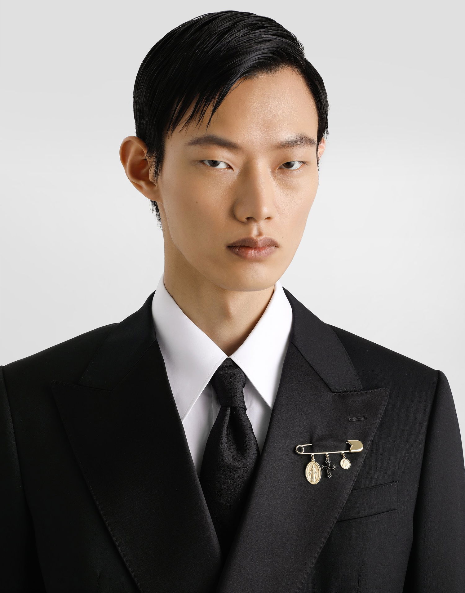 Spona Dolce & Gabbana Dolce & Gabbana Safety Pin Brooch with Cross and Medallion Charms Žltá | WPR5S1W1111ZOO00, 1