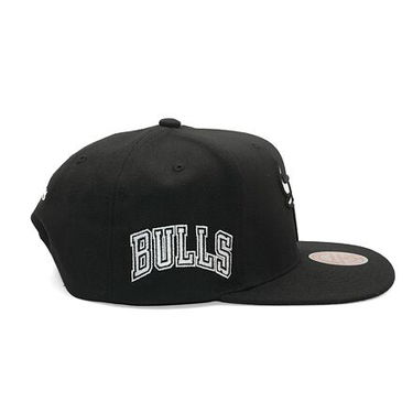 Šiltovka Mitchell & Ness Black & White Bulls Snapback Cap Čierna | HS8547-CBUBLCK, 1