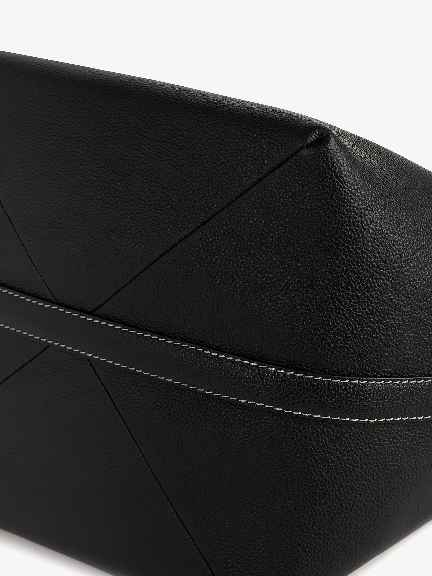 Toteme Women's Black Leather Shoulder Bag