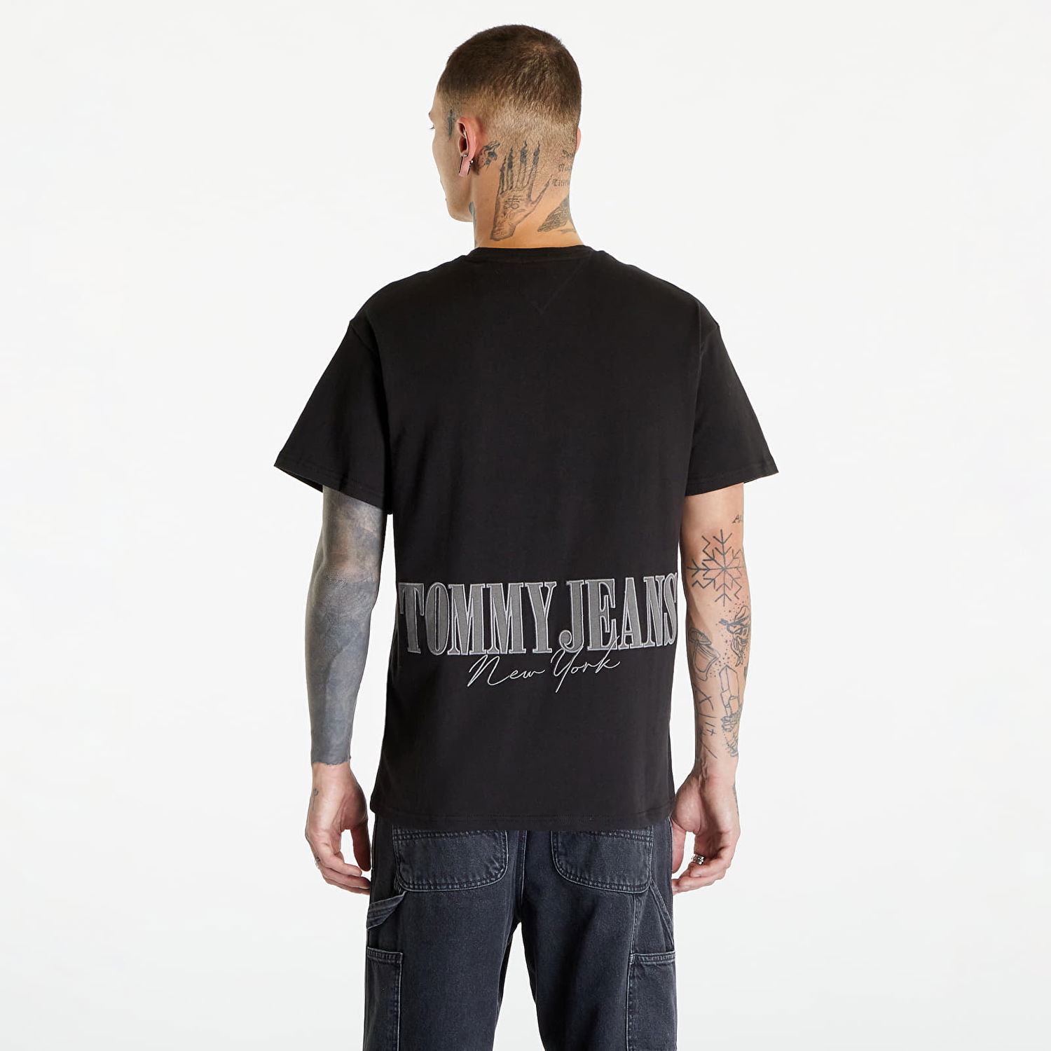 Tričko Tommy Hilfiger Tommy Jeans Relaxed Badge Short Sleeve Tee Black Čierna | DM0DM17743 BDS, 1