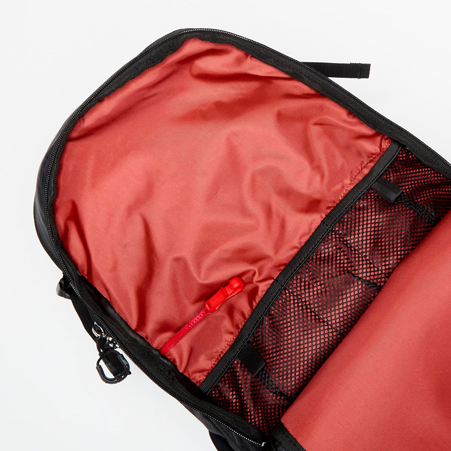 Batoh Osprey Escapist 30 Hiking Backpack S/M Čierna | 10030935OSP.01.C02, 1