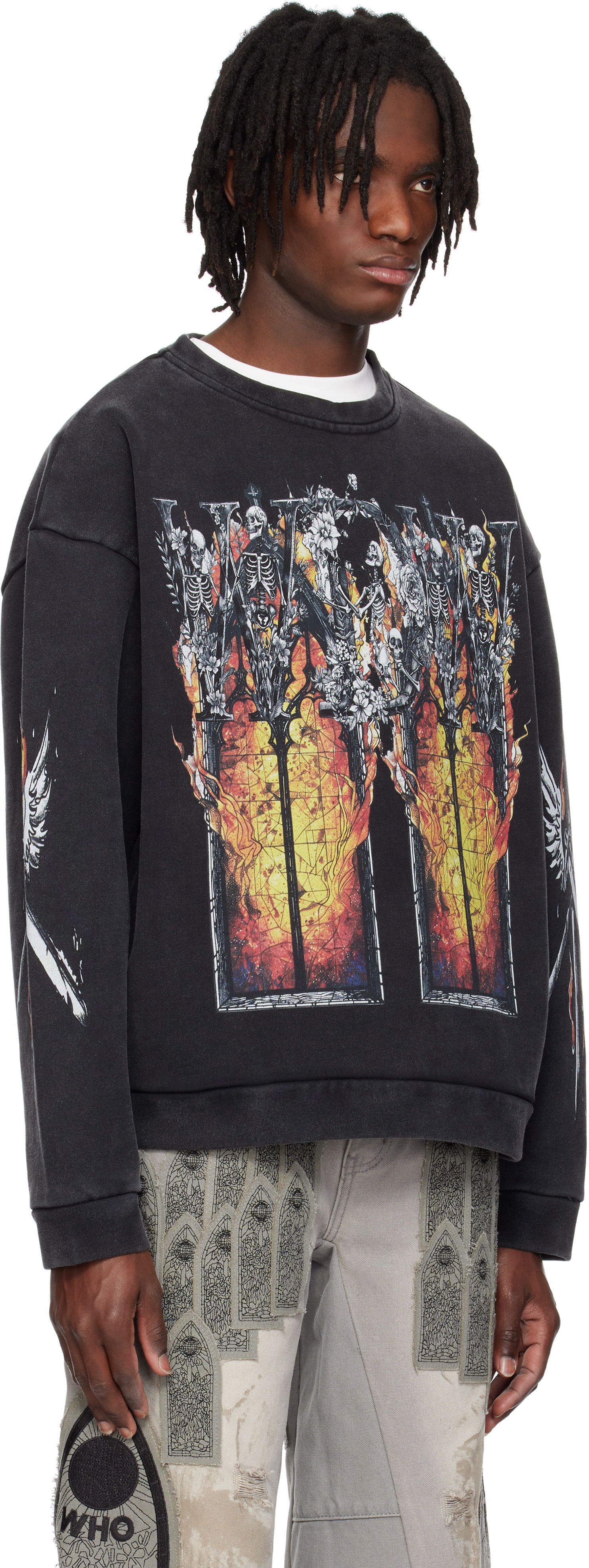 Sveter Who Decides War Who Decides War Ember Chapel Graphic Crewneck Sweatshirt Čierna | 1110170002SS25, 1