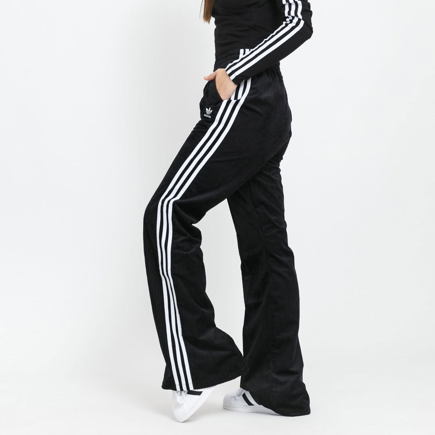 Nohavice a džínsy adidas Originals Pants Čierna | H37837, 1