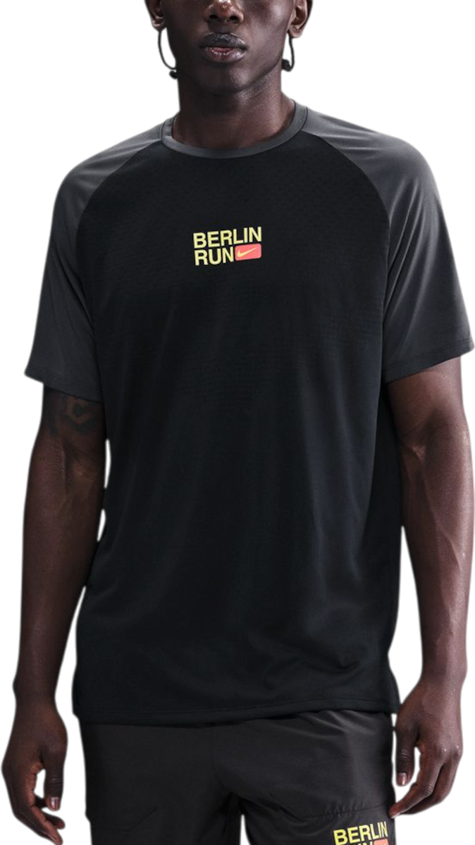 Tričko Nike Nike Stride Berlin Marathon T-Shirt Čierna | ih4069-010
