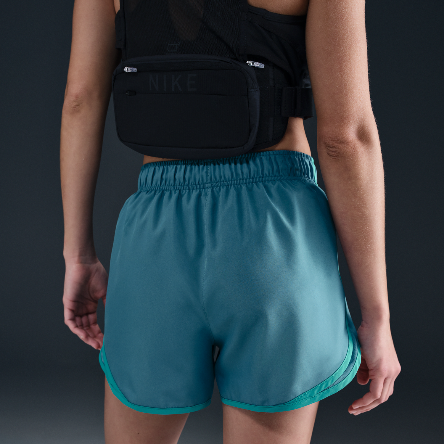 Vesta Nike Tempo Dri-FIT Mid-Rise Running Shorts with Liner Čierna | HM6096-008, 1