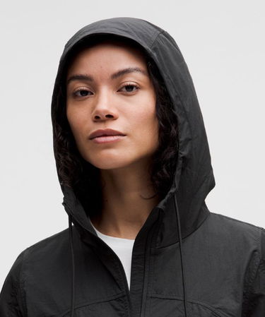 Vetrovka lululemon lululemon Water-Repellent Hooded Jacket with Drawcord Čierna | prod11860005, 3