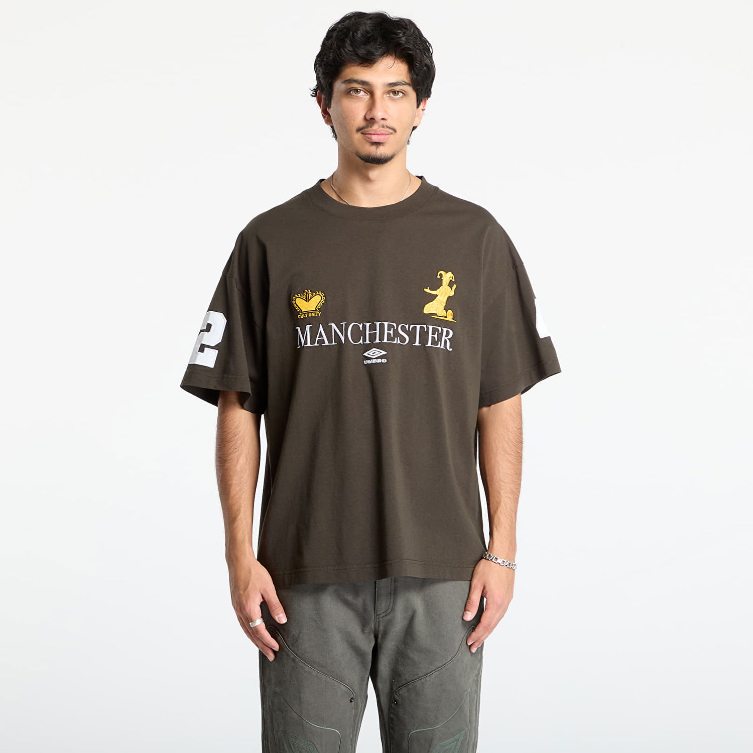Tričko Umbro Cult Unity Manchester Graphic Oversized T-Shirt with Number 2 Sleeve Hnedá | UBMW0397JY121 GRN0010, 0