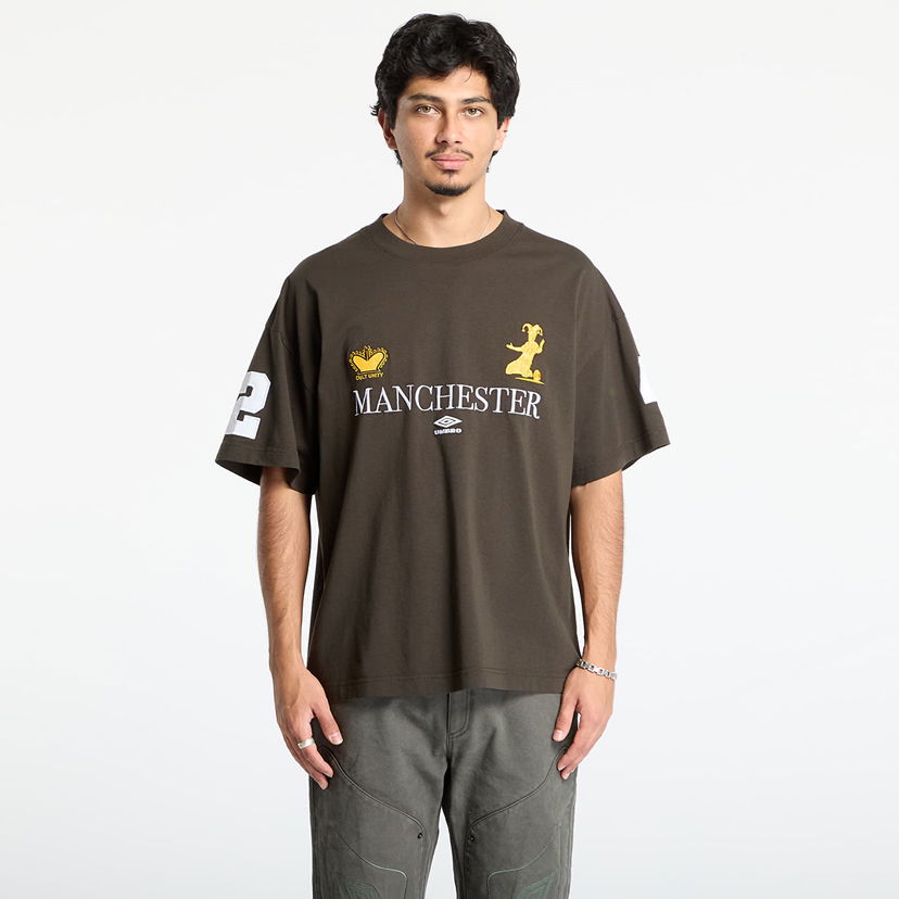 Tričko Umbro Cult Unity Manchester Graphic Oversized T-Shirt with Number 2 Sleeve Hnedá | UBMW0397JY121 GRN0010