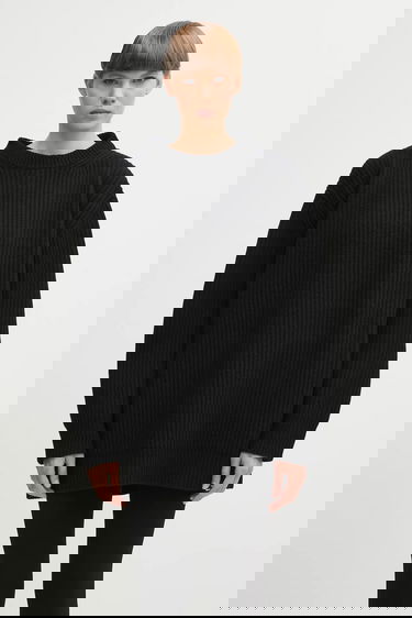 Sveter Maison Margiela Oversized Ribbed Wool Blend Mock Neck Sweater MM6 Maison Margiela Čierna | S62HL0042.M13192.900, 0