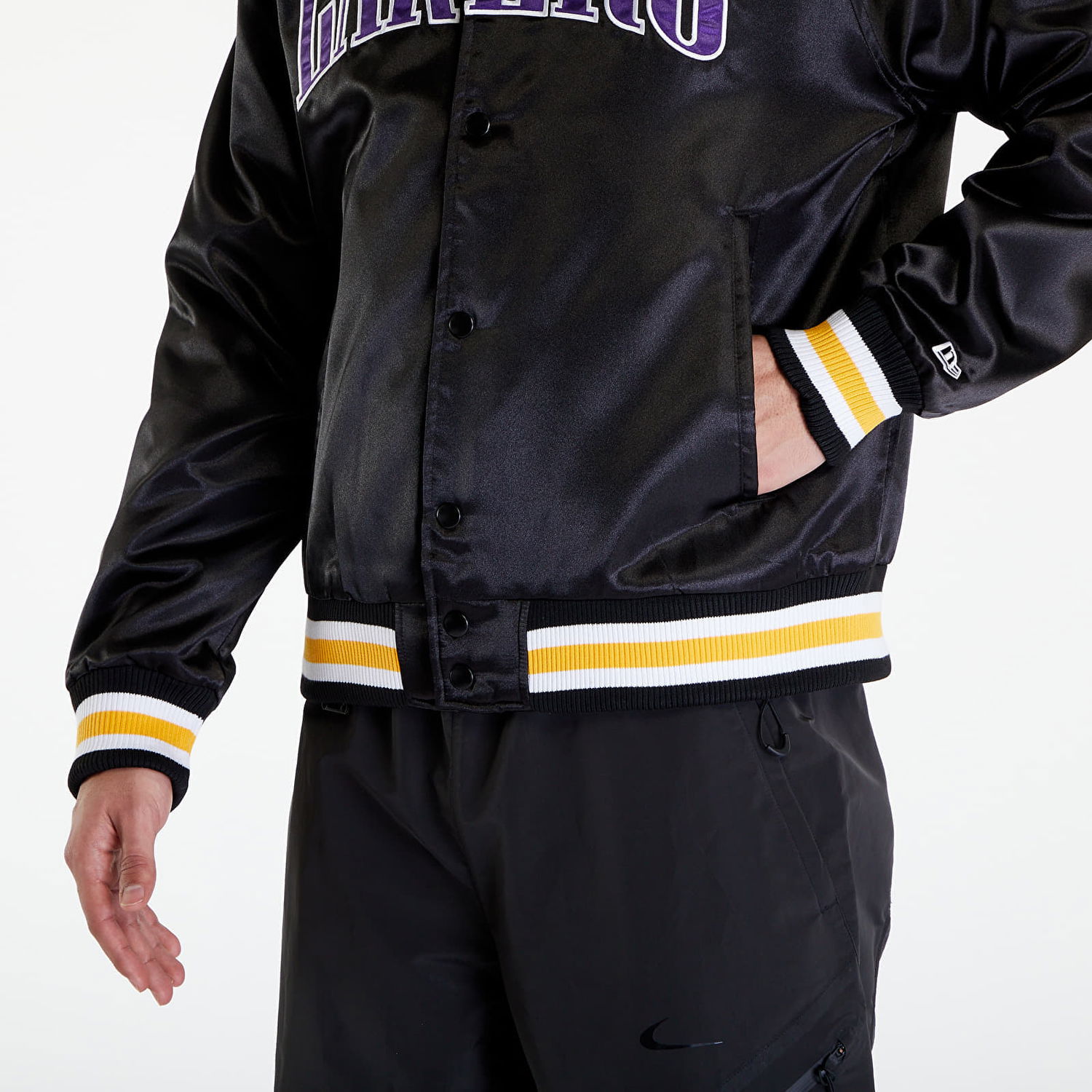 Bomber bunda New Era LA Lakers NBA Applique Satin Bomber Jacket UNISEX Black/ True Purple Čierna | 60435452, 1