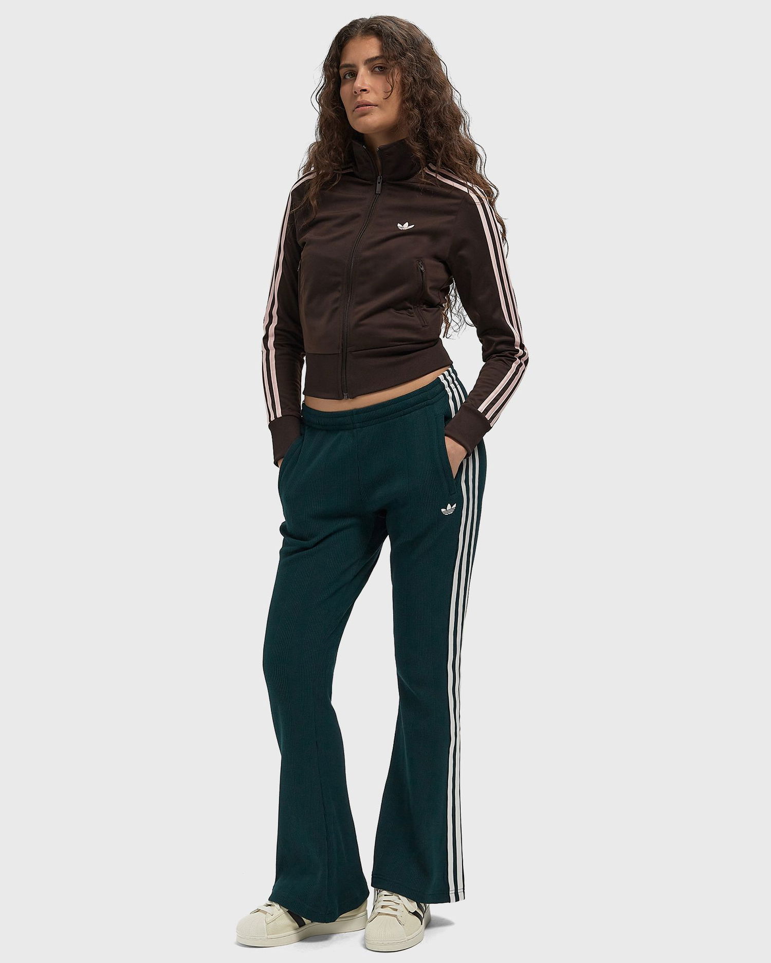 Tepláky adidas Originals Three-Stripe Waffle Flared Track Pants Zelené | KS7794, 1