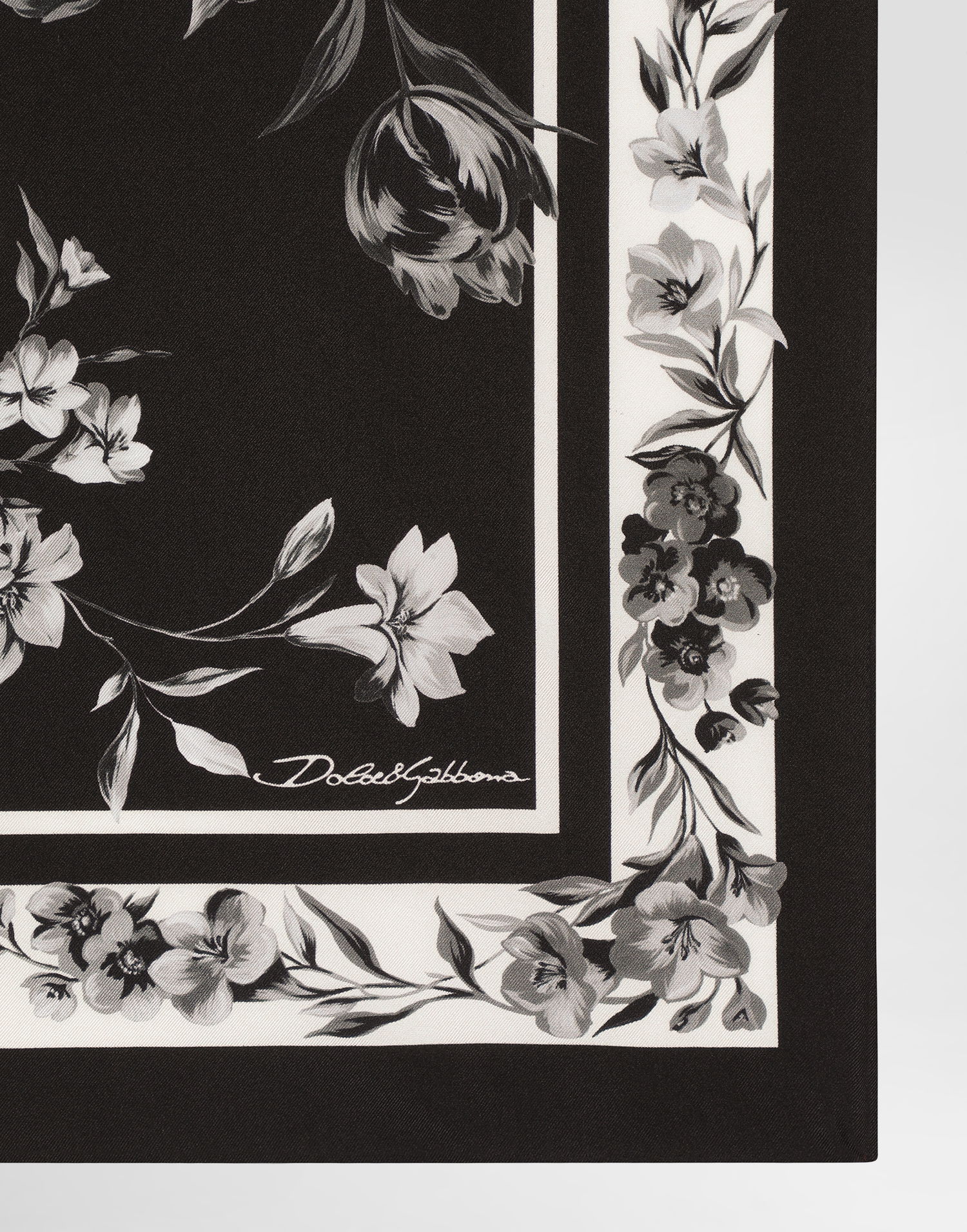 Šál Dolce & Gabbana Flower Bouquet-print Silk Scarf 70x70 Rôznofarebný | GQ348EG0TJCHN5ST, 1