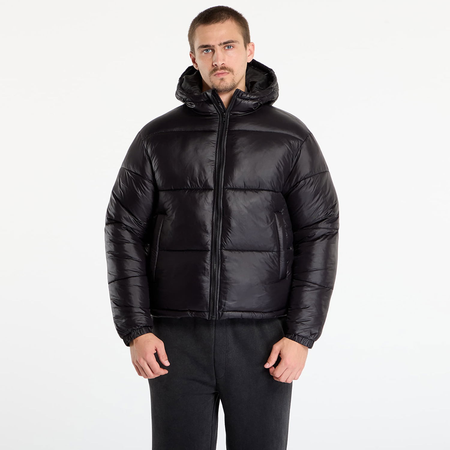 Prešívaná bunda Urban Classics Hooded Shiny Puffer Jacket Čierna | TB7585-00007, 0
