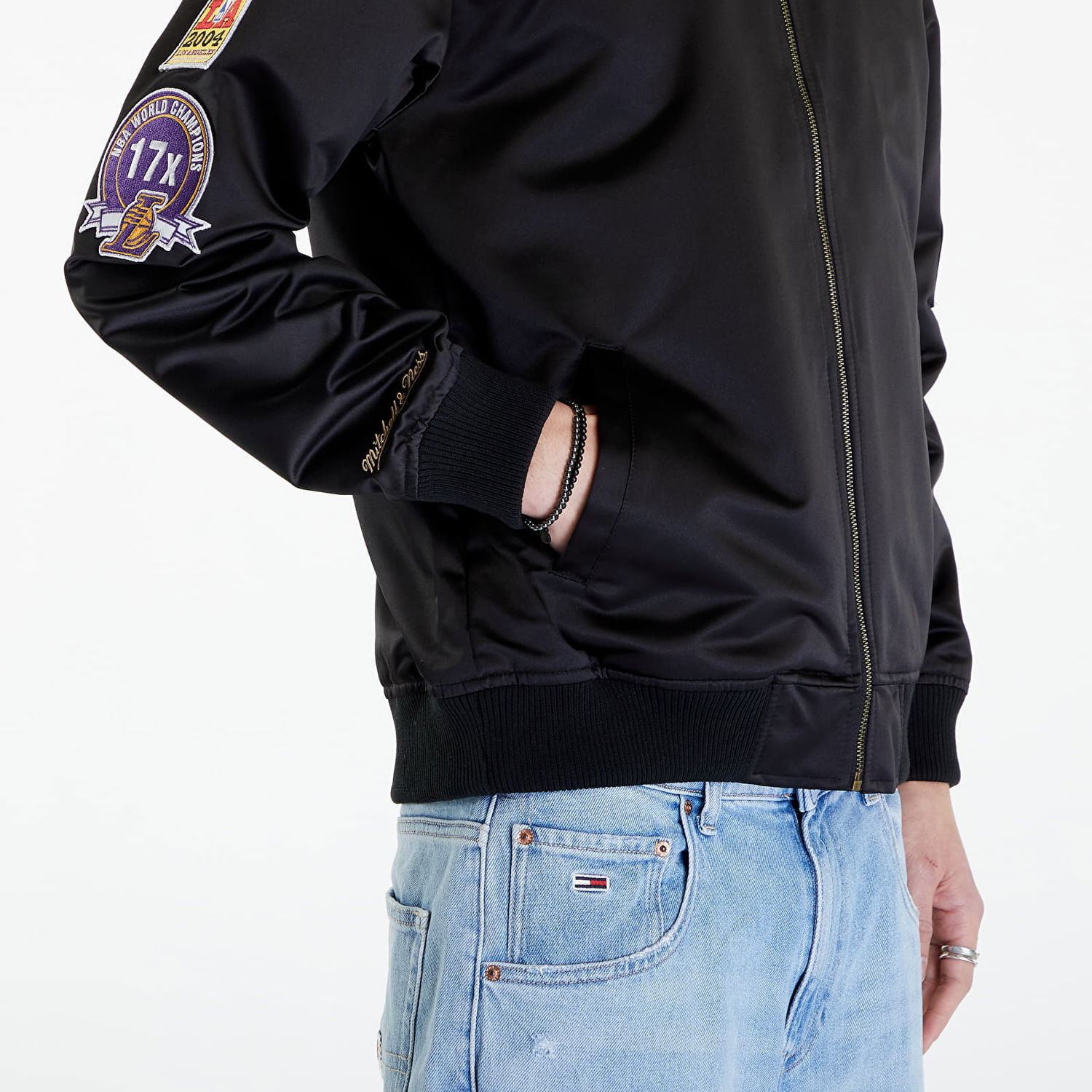 Bomber bunda Mitchell & Ness NBA Lightweight Satin Bomber Vintage Logo Lakers Black Čierna | SJKT6599-LALYYPPPBLCK, 1
