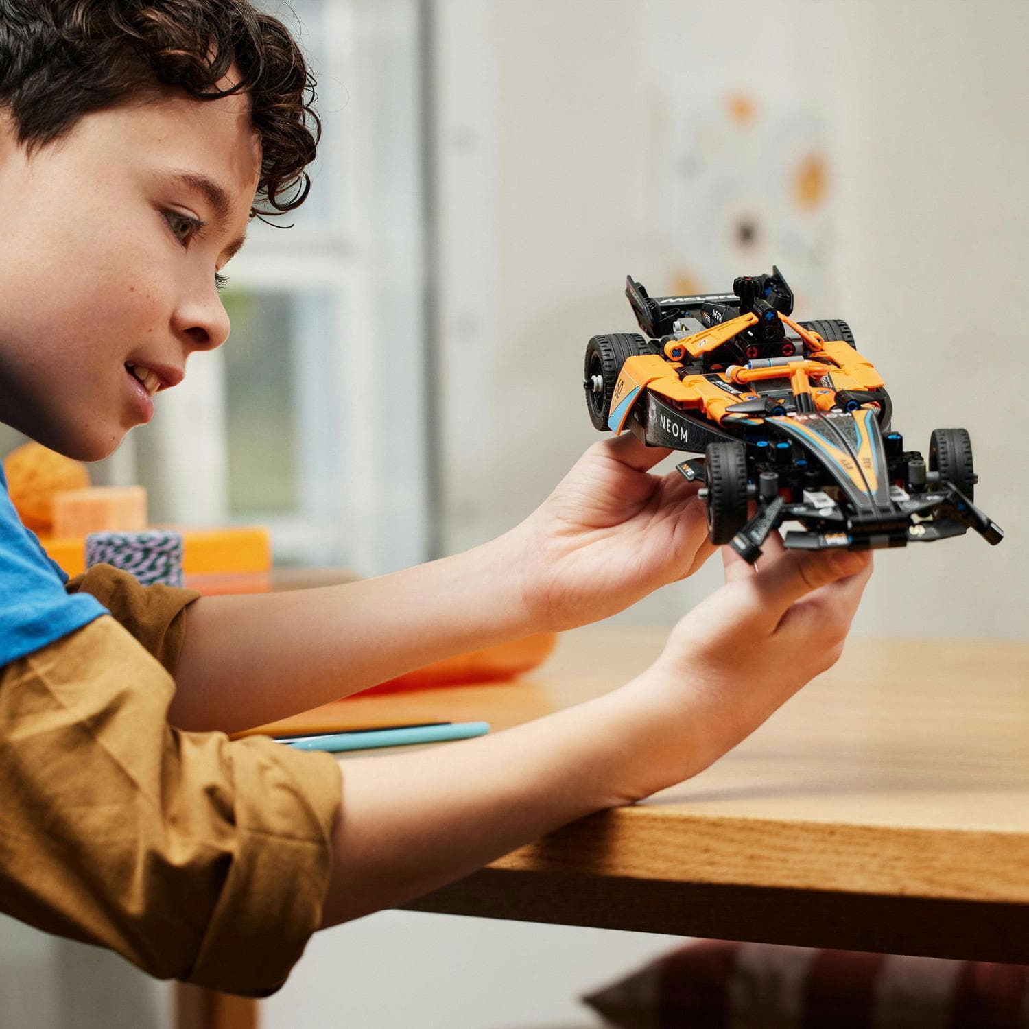 Zberateľské LEGO Technic 42169 NEOM McLaren Formula E Race Car Rôznofarebný | 42169LEG, 1