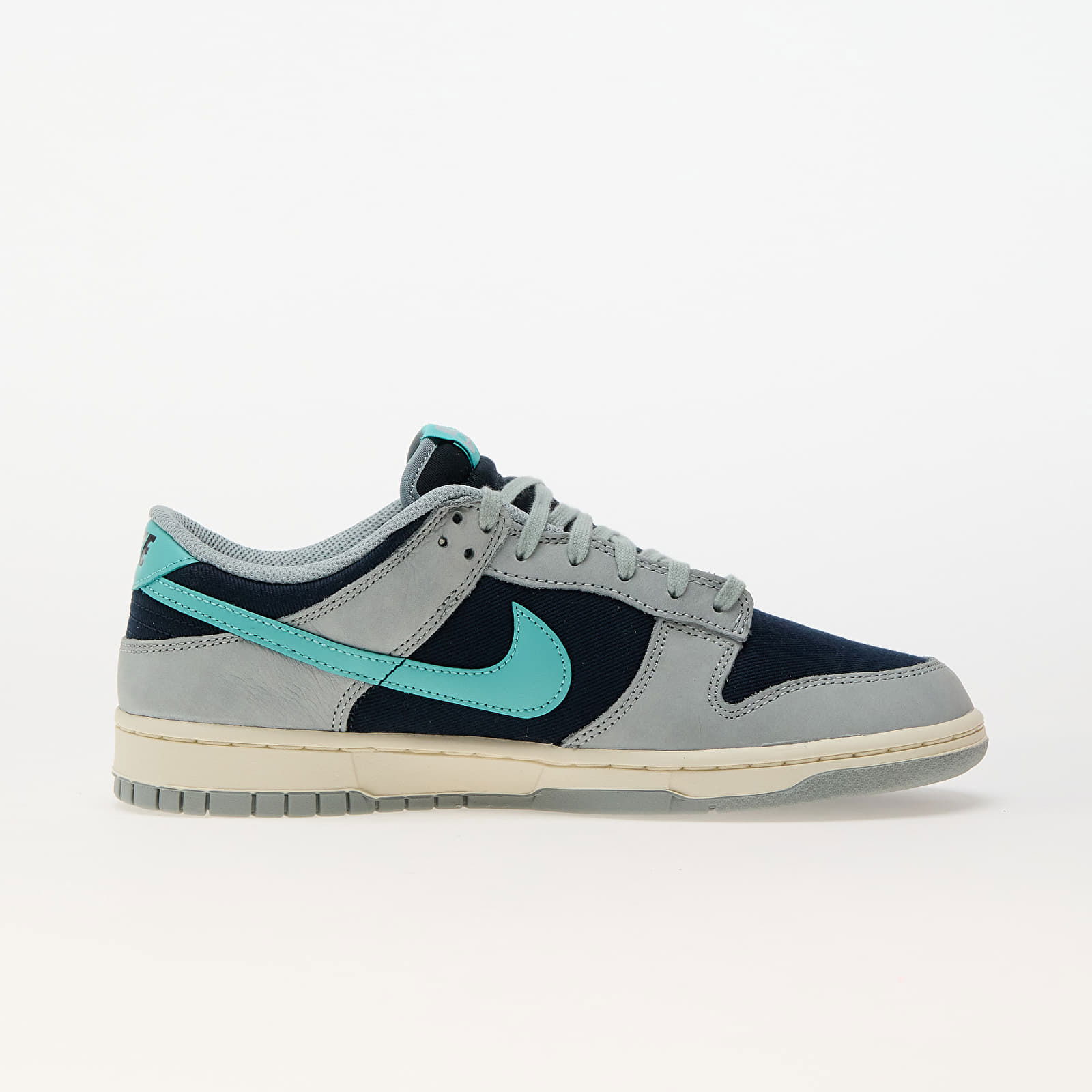 Dunk Low PRM "Obisidian & Green Frost"