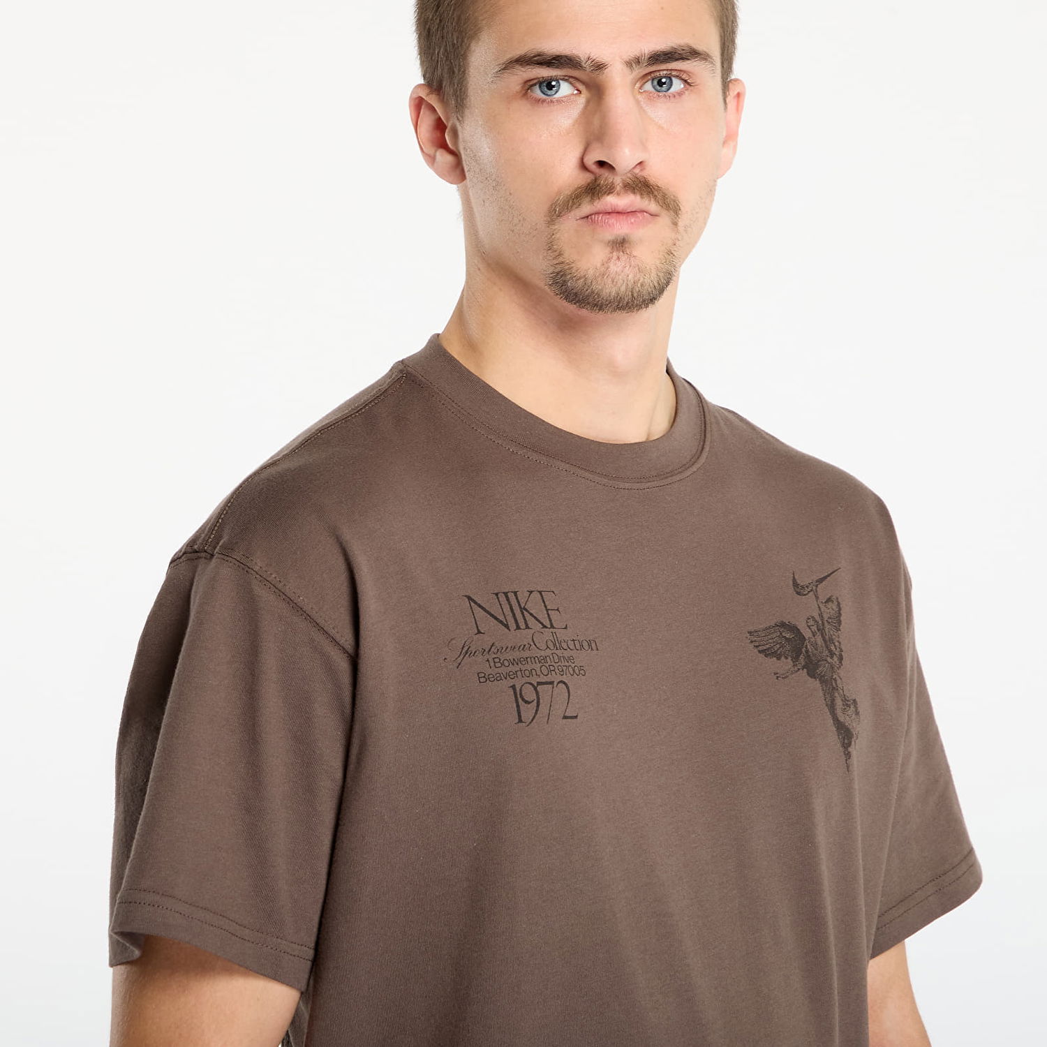 Tričko Nike NSW Wings Victory Short Sleeve Graphic T-Shirt Hnedá | HV0167-004, 1