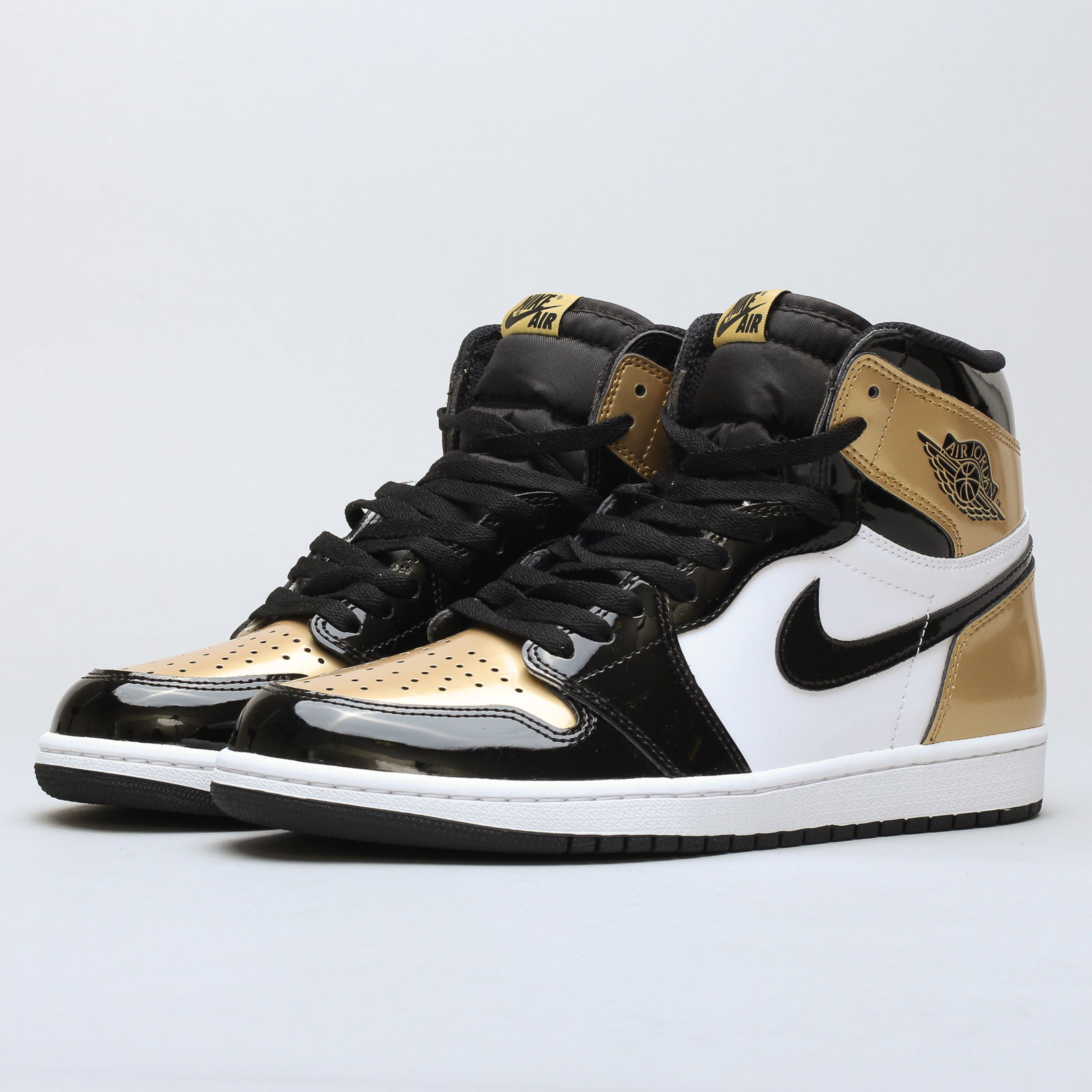 Air Jordan 1 Retro High OG NRG "Gold Toe"