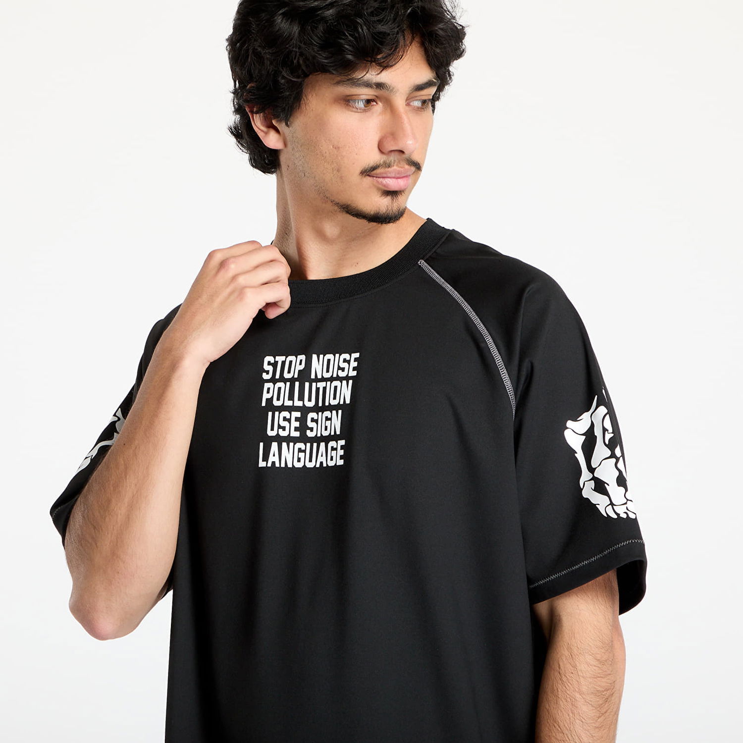 Tričko Pleasures PLEASURES Pollution Boxy Raglan T-Shirt Čierna | P25SU016 BLACK, 1