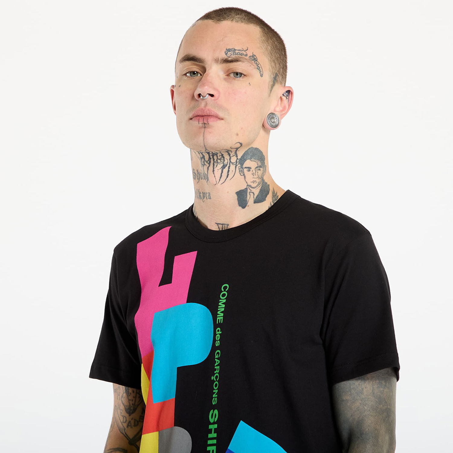 Tričko Comme des Garçons Comme des Garçons SHIRT T-Shirt with Colorful Block Letter Graphic S Čierna | FP-T002-W25 Black, 1
