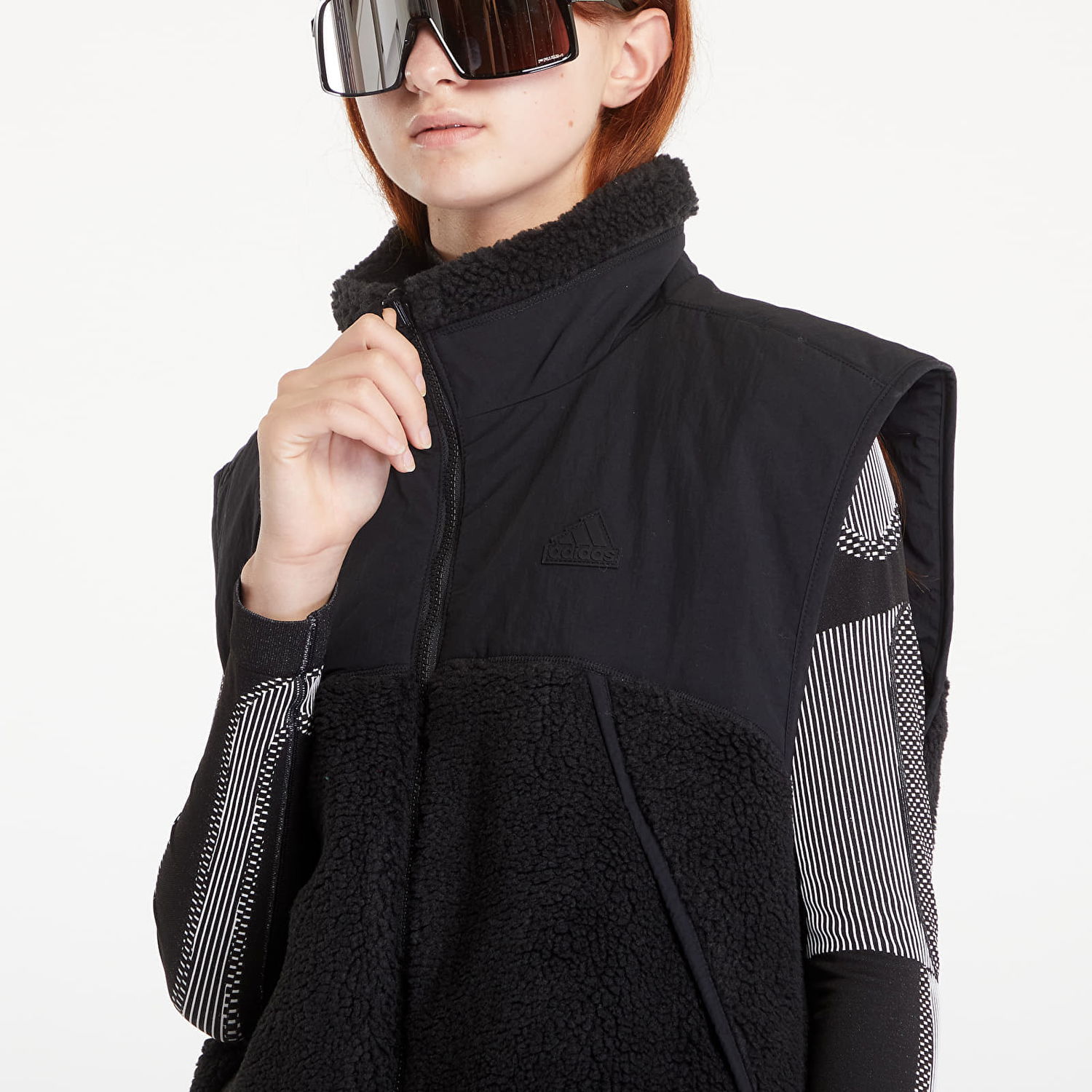 Vesta adidas Performance City Escape Reversible Vest Black/ Black Čierna | IV9768, 1