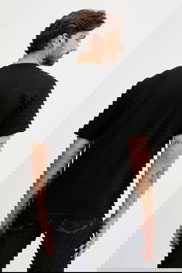 Tričko Lacoste Cotton Crew Neck Short Sleeve T-shirt with Embroidered Chest Design Čierna | TH5492, 2