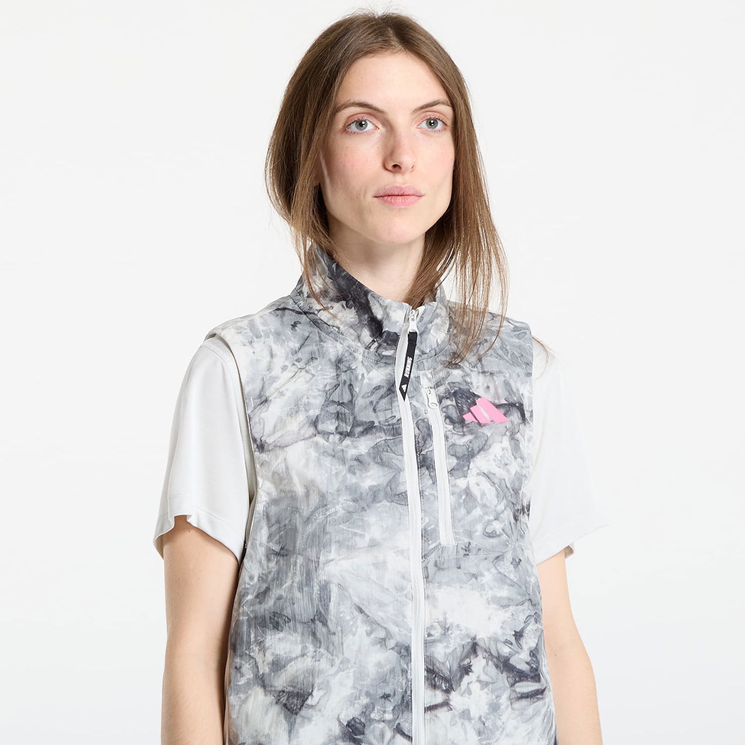 Vesta adidas Performance Own The Run Spray Dye Vest Biela | JL8726, 1