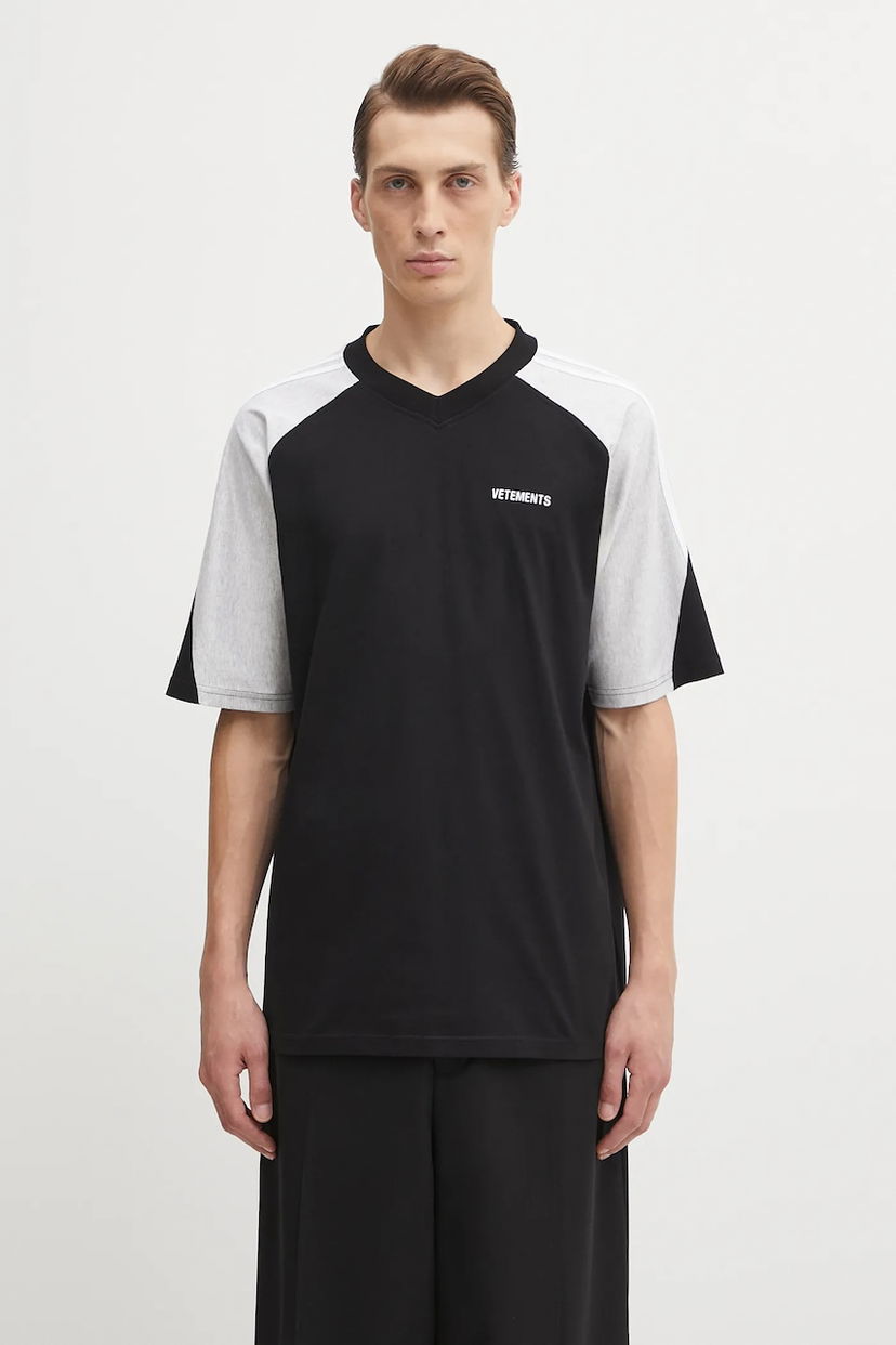Tričko VETEMENTS VETEMENTS Cut-Up V-Neck T-Shirt Čierna | UH76TR265BG